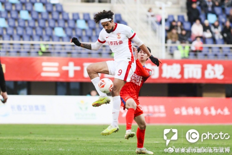 谭龙完成百球里程碑成队史第一射手 长春亚泰主场4-1梅州客家 谭龙完成百球里程碑成队史第一射手 长春亚泰主场4-1梅州客家